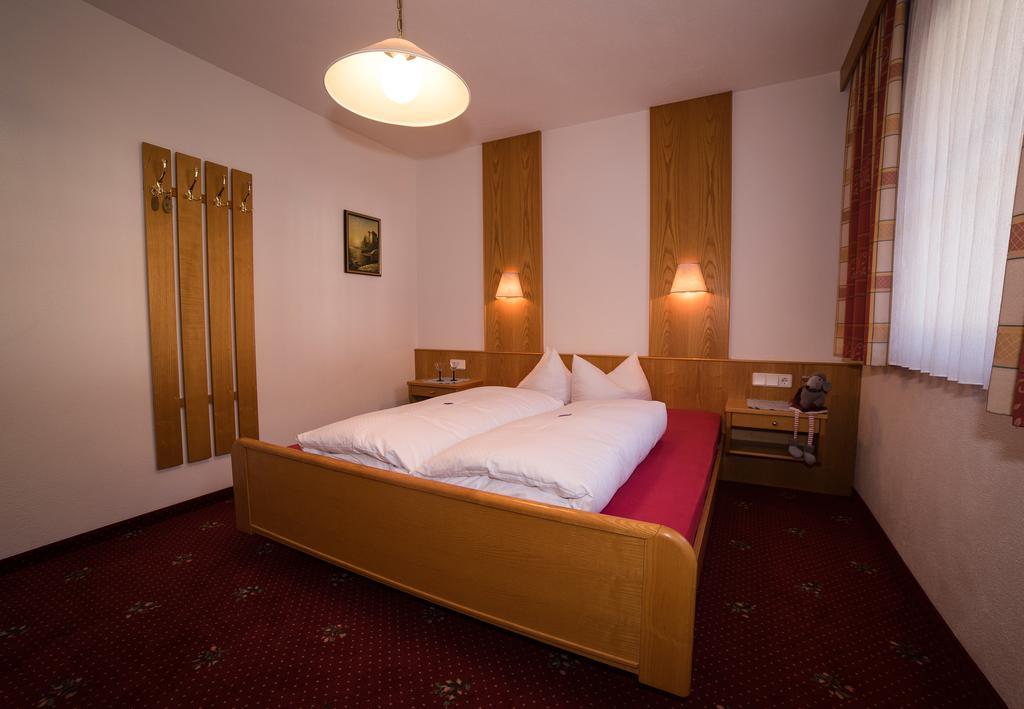 Alberts Bellevue Appartements Nauders Chambre photo